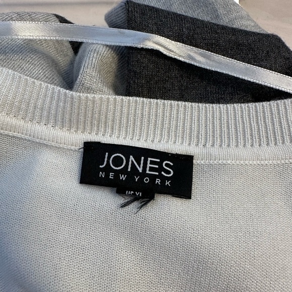 Jones New York V-Neck Relaxed Striped Sweater - Picture 5 of 6